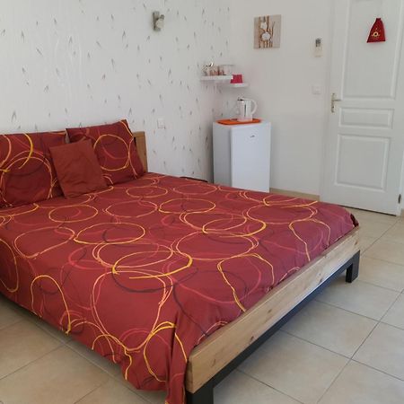 Villa Des Masques Aubais 客房 照片