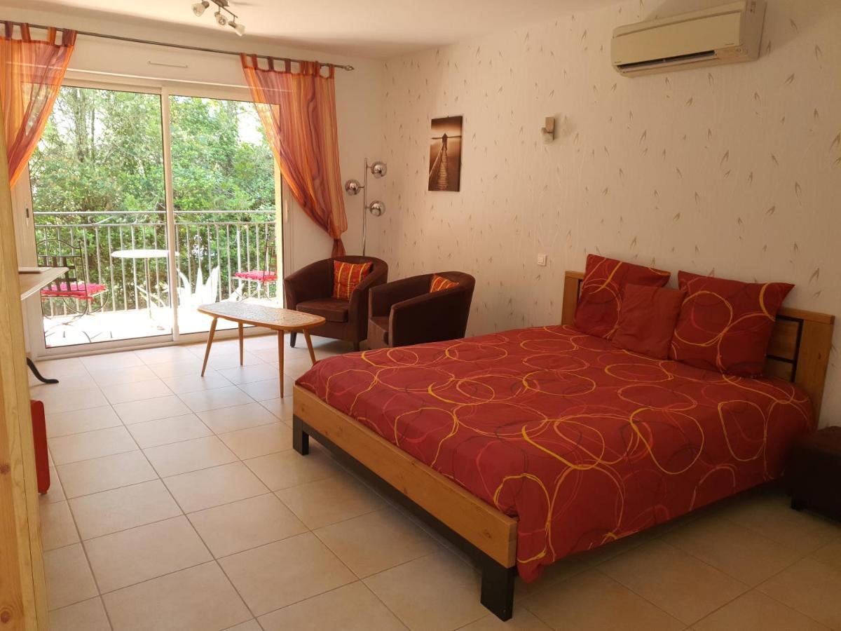 Villa Des Masques Aubais 外观 照片