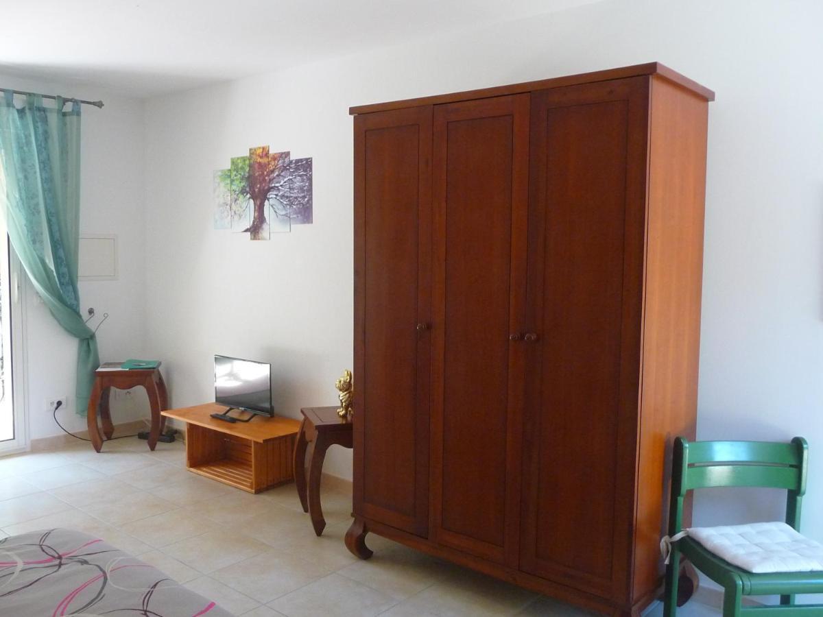 Villa Des Masques Aubais 外观 照片