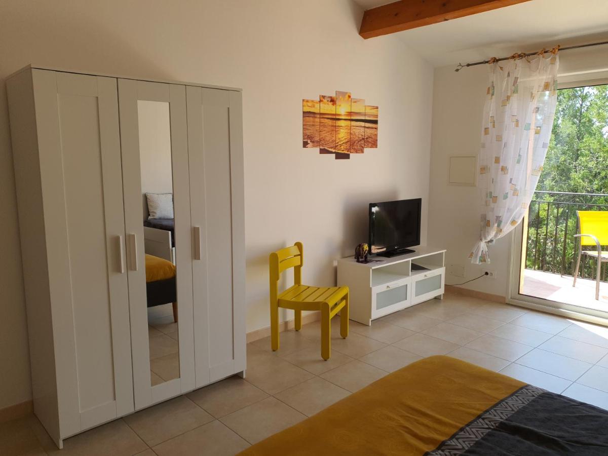 Villa Des Masques Aubais 外观 照片