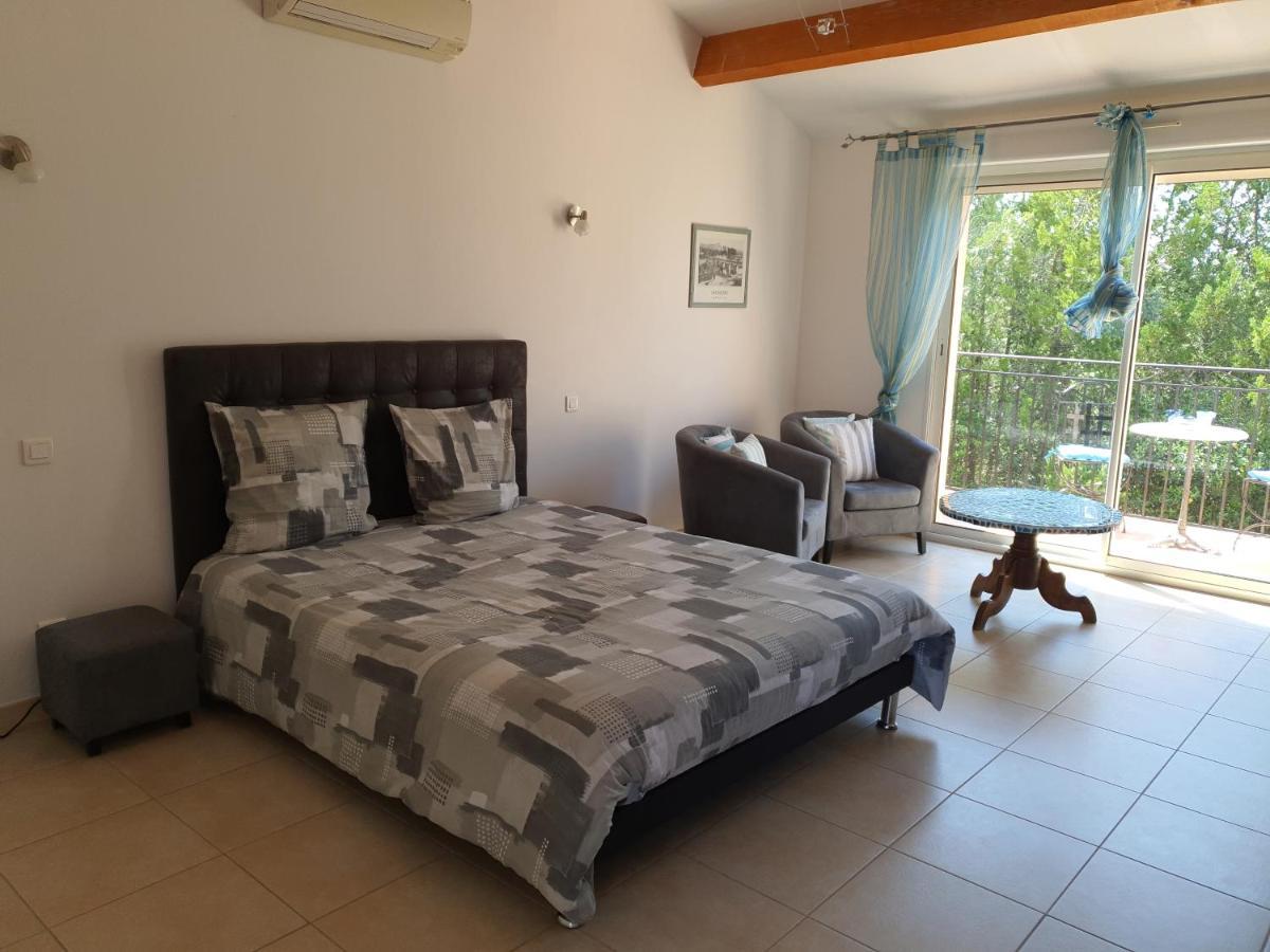 Villa Des Masques Aubais 外观 照片