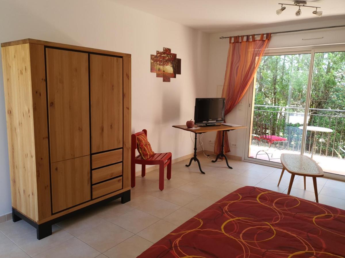 Villa Des Masques Aubais 外观 照片