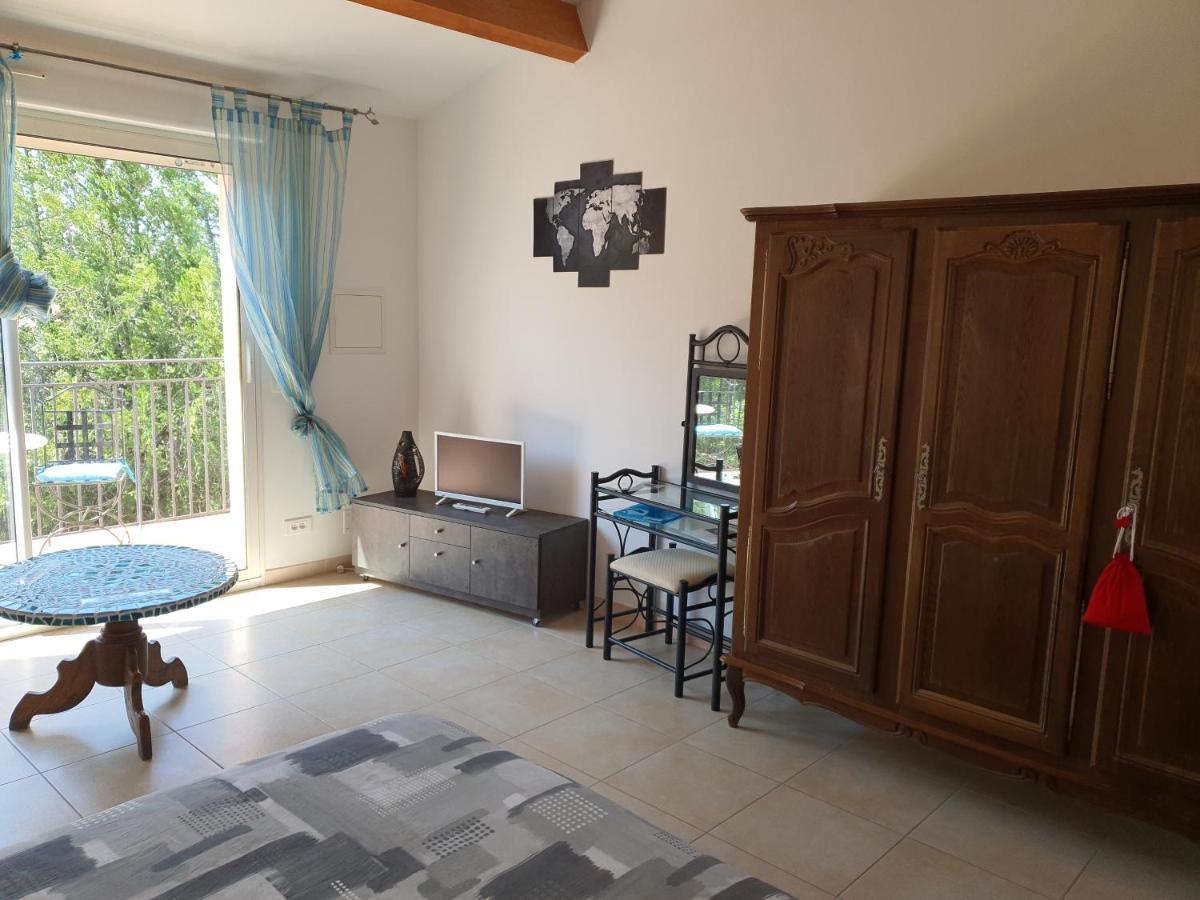 Villa Des Masques Aubais 外观 照片